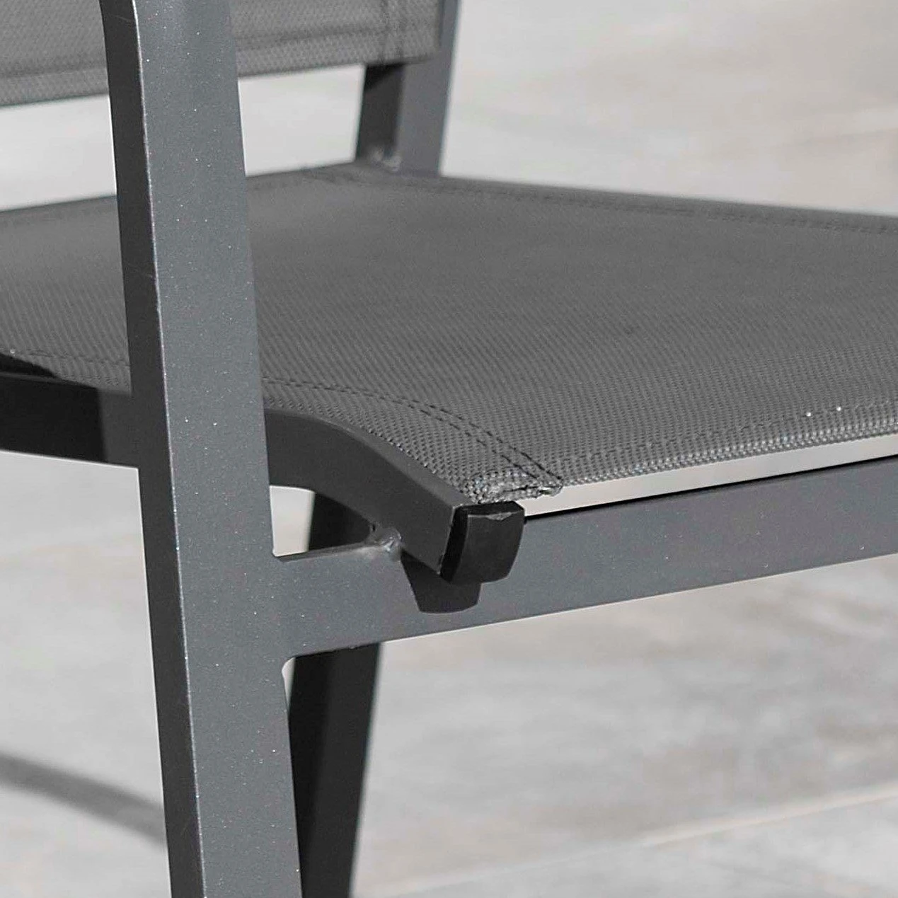 Fauteuil De Jardin Haut Alu Empilable Murano - Gris Anthracite 5 Fauteuil De Jardin Haut Alu Empilable Murano - Gris Anthracite – Image 3