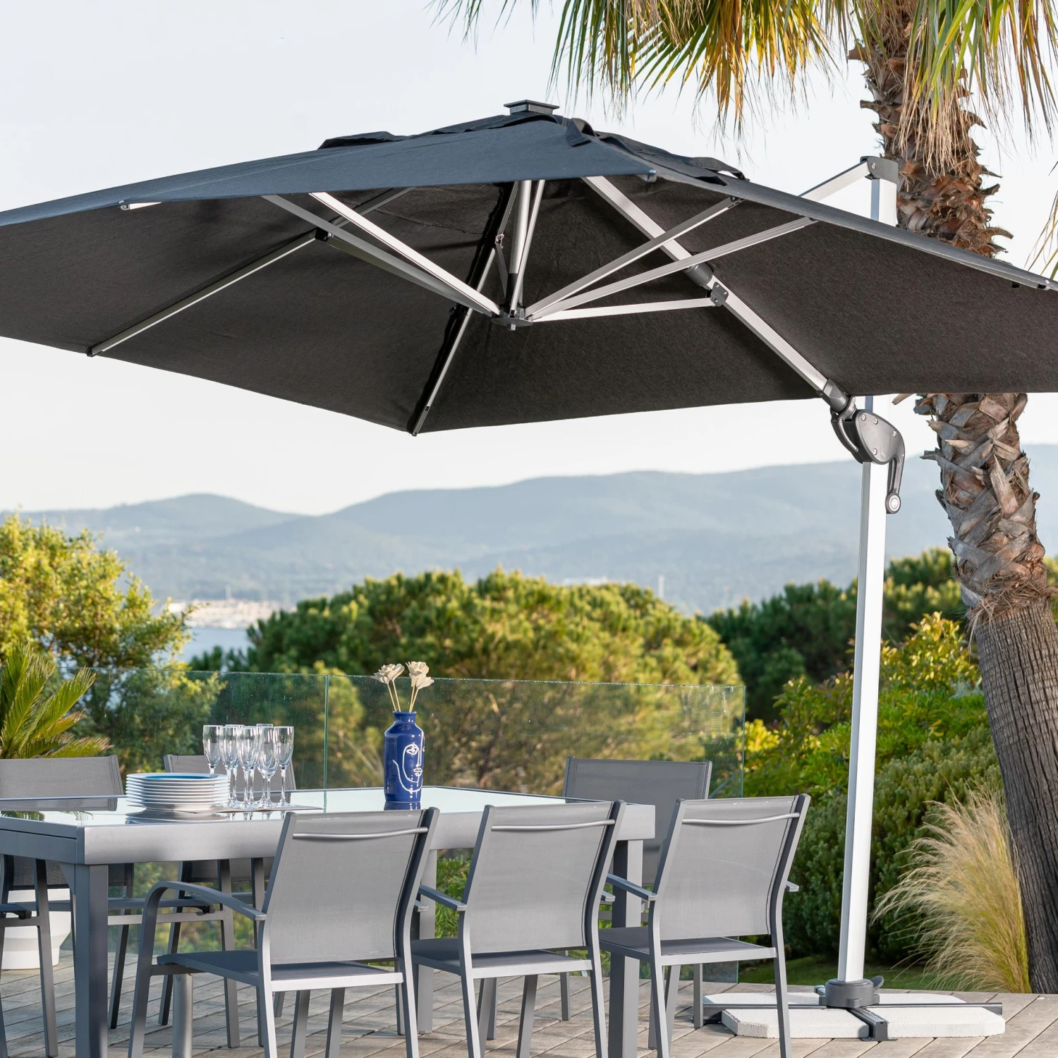 Parasol Déporté à LED Yucatan Rectangulaire (L4 X 3 M) - Gris Anthracite 2 Parasol Déporté à LED Yucatan Rectangulaire (L4 X 3 M) - Gris Anthracite